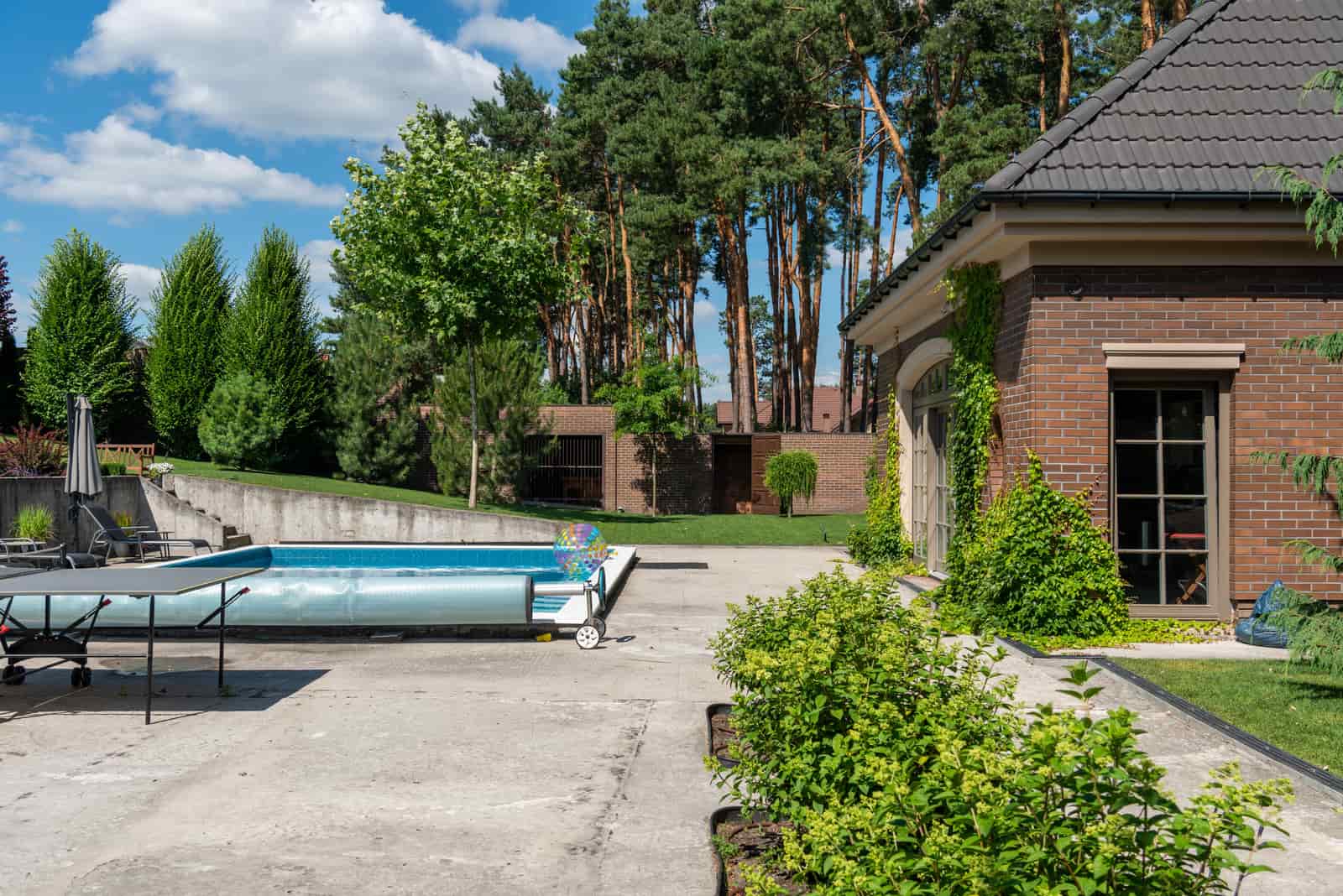 An empty paved patio area in a backyard