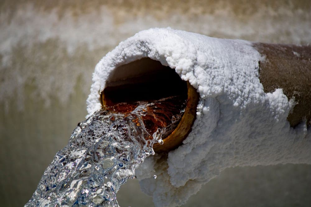 A salt water chlorinator system with pipework